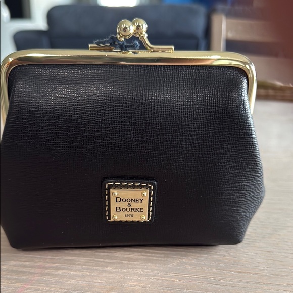 Dooney & Bourke Black Kisslock Coin Purse - Picture 3 of 10